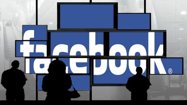 Facebook, acţionată în judecată după acuzaţii privind monitorizarea mesajelor private