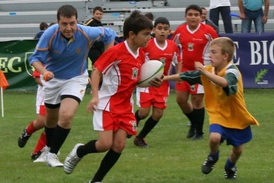 Rugby practicat de copii la Dorohoi ! Sunteți harnici și voinici ? Jucați Rugby, cât de mici !