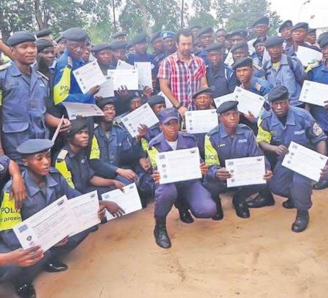 Un polițist din județul Botoșani îi instruiește de doi ani pe omologii săi din Congo