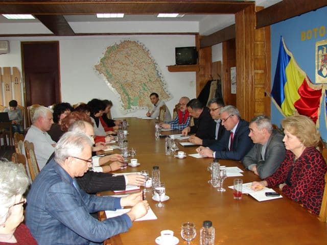 Prefectul Costică Macaleți, va media lunar întâlniri cu factorii din sănătate