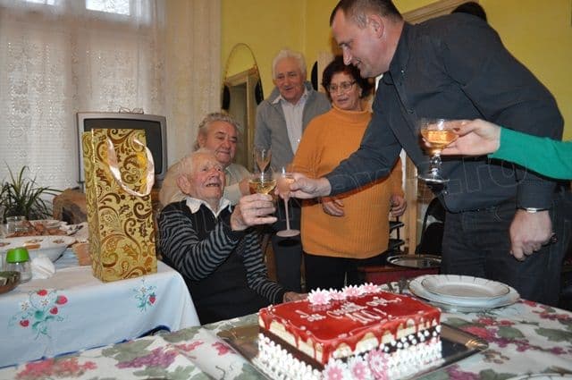 Dorohoian sărbătorit de redacția Dorohoi News la aniversarea de 100 de ani - FOTO