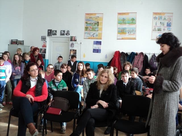 „Eminescu –Beethoven al graiului românesc!”, activitate desfășurată la Şcoala „Dimitrie Romanescu” Dorohoi - FOTO