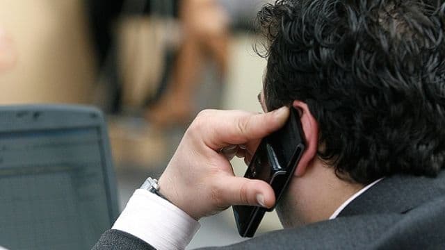 Românii nu ştiu că telefonul lor poate fi interceptat