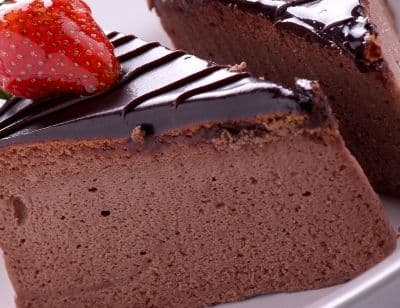 Tort cremos cu ciocolată de casă