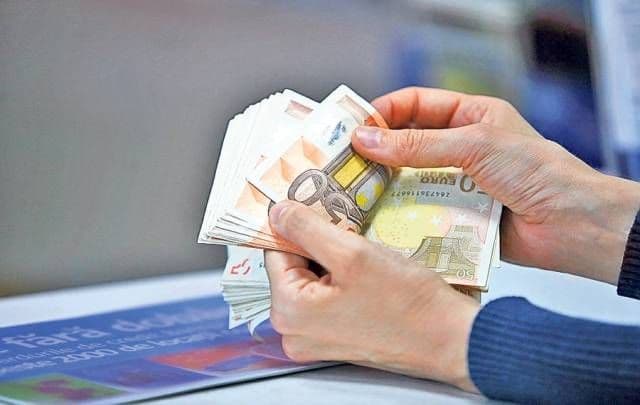 Veste senzațională pentru cei cu credite în euro. Poţi plăti rate mai mici