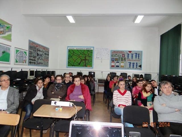Activitate educativă la Liceul Tehnologic Alexandru Vlahuţă Şendriceni: Speranțe vândute… și vise pierdute. Fii ancorat în realitate 