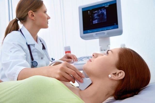 „După Cernobâl, a crescut incidenţa cancerului de tiroidă”. Aflaţi ce semne ar trebui să vă trimită la medic