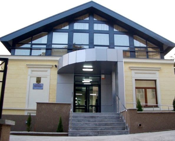Profesor din Văculești, urmărit penal pentru fals intelectual. A semnat în condica de prezență fără a fi în țară
