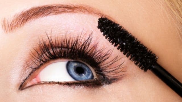 Efectele devastatoare ale cosmeticelor asupra ochilor tăi