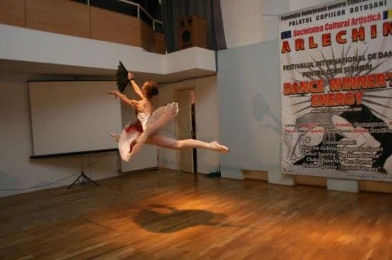 Asociația Culturală ARLECHIN Botoșani organizează cursuri de balet şi dans clasic pentru copii şi elevi