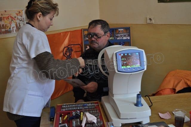 Consultaţii oftalmologice gratuite oferite timp de patru zile la sediul PDL din municipiul Dorohoi