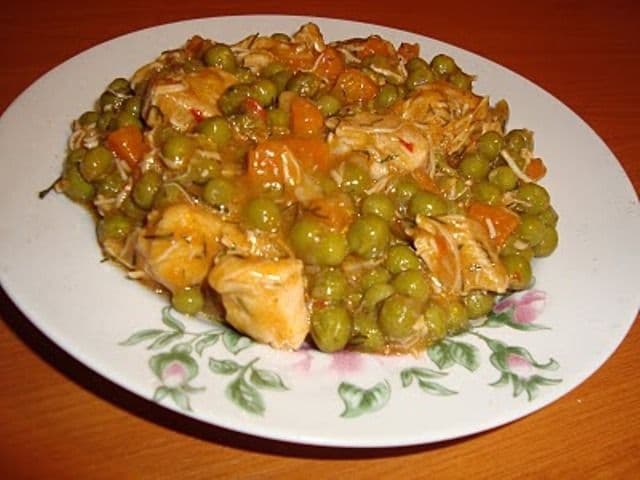Mâncărică de mazăre cu carne de pui