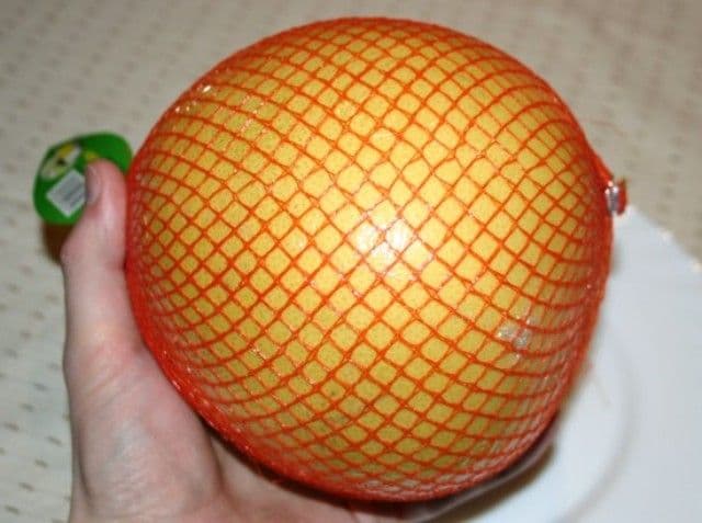 Pomelo, fructul care te satură şi te ajută să slăbeşti