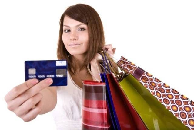 Descoperire şocantă! Carduri de cumpărături cu 500 la sută dobândă