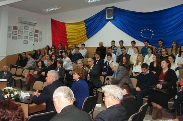 Prefect, oameni de cultură şi elevi îl reamintesc pe Grigore Vieru