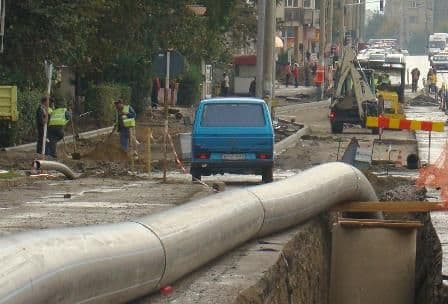 Prefectul: Şantierele cu lucrări avansate pe reţele de apă şi drumuri vor fi finalizate în acest an 