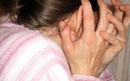 O minoră a ajuns la spital după ce a fost bătută de doi tineri