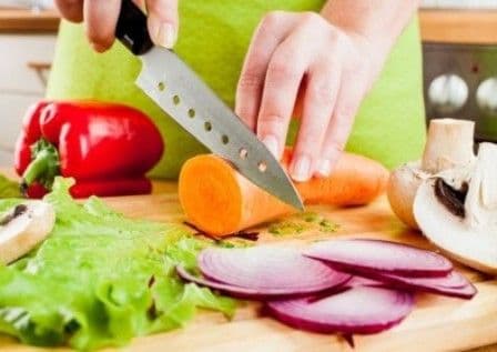 Cel mai des întâlnite greşeli pe care le faci când toci legumele