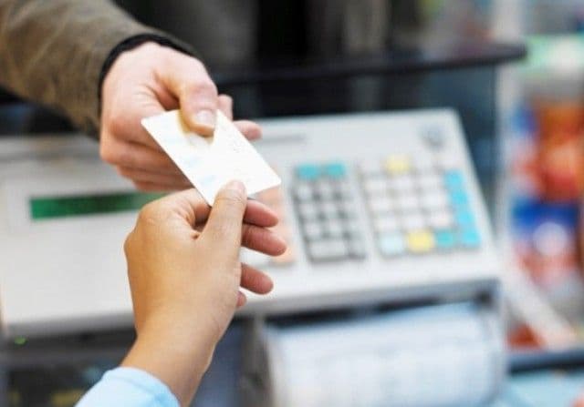 Cum să folosiți cardul bancar în siguranță