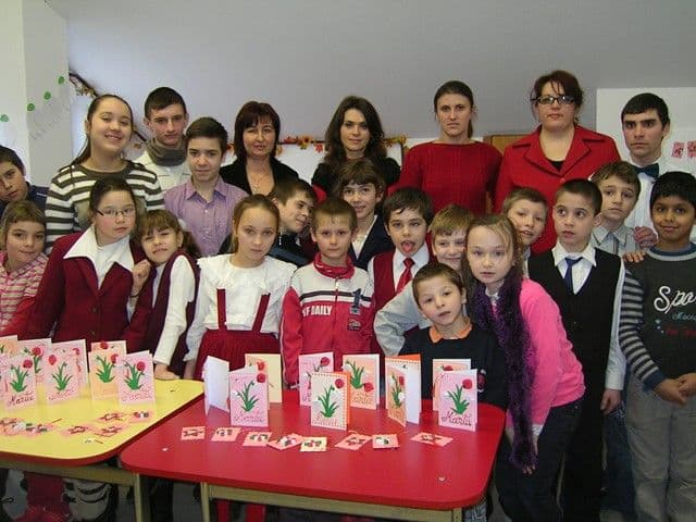 1 Martie, sărbătorit prin confecționarea mărțișoarelor de copiii de la Complexul „Casa Mea” din Dorohoi - FOTO