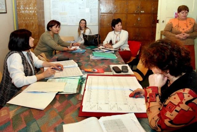 Profesorii nu mai vor să muncească gratis la simulări