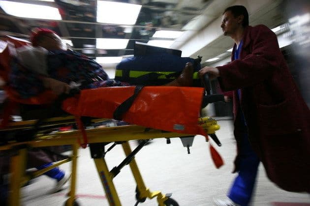 Accident cu un microbuz care transporta români, în Italia. O persoană a murit, alte două sunt rănite grav