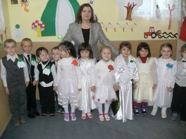 Şcoala Gimnazială „Ioan Cernat” Havîrna, „E ziua ta, mămico!” - FOTO