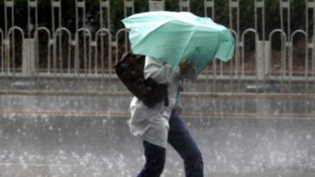 Alertă meteo: Vânt puternic, ploi şi lapoviţă în Moldova, Muntenia şi Dobrogea