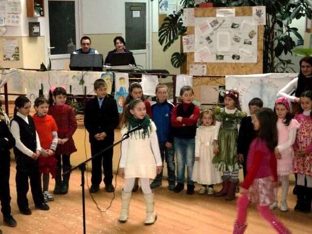Dorohoi: O „Floare de colţ” oferită din suflet mamei - FOTO