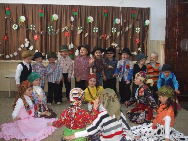 Grupa „Piticilor”, de la Grădinița Broscăuți - „La mulți ani, măicuță dragă!” - FOTO