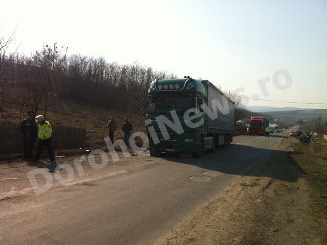 Accident grav produs la ieșirea din Dorohoi între un microbuz de persoane și un autotren