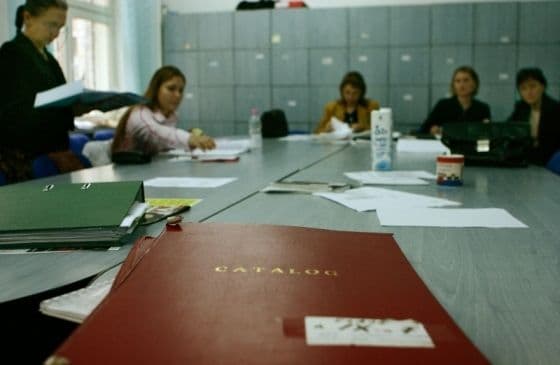 Profesorii, în vizorul Ministerului Educaţiei. Ce nu mai au voie să facă, conform Codului Etic