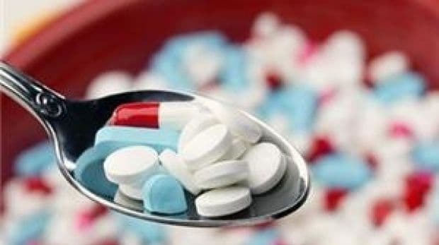 Pisezi sau spargi medicamentele înainte să le administrezi? Iată la ce riscuri te expui