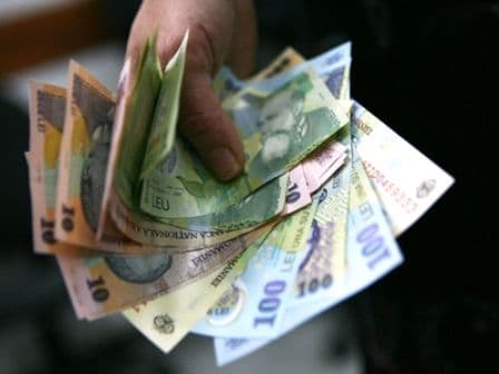 Salarii mai mari pentru primari de la 1 iulie. Băsescu a promulgat legea