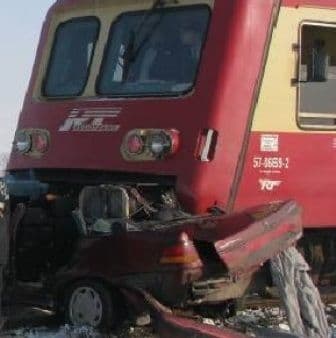 Poliția vă avertizează: Atenţie la tren! Respectând regulile de prioritate, vă respectaţi dreptul la viaţă!
