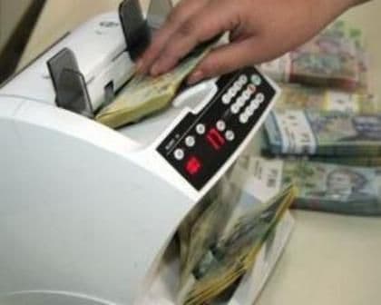 Muncim mai mult de o zi ca să câştigăm cât un suedez într-o oră. Vezi cât costă o oră de muncă în România