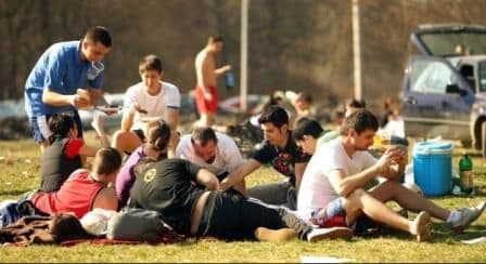 Ponta le dă liber bugetarilor pe 2 mai. „Sper ca predicţiile din turism să se adeverească şi să plătească taxe”