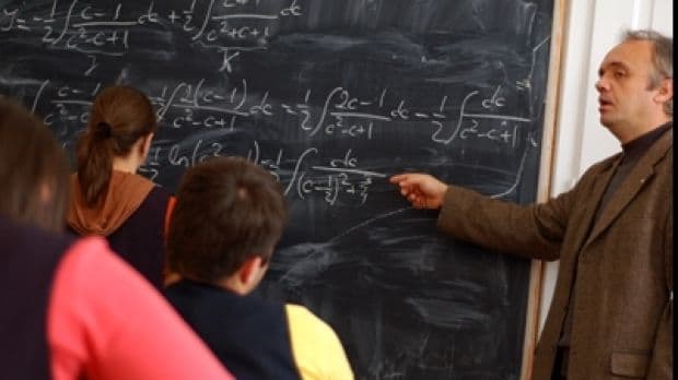 Ce constrângeri au profesorii cu funcții de conducere
