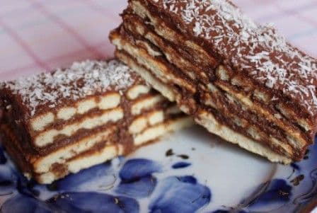 Tort de biscuiți cu cremă de cacao