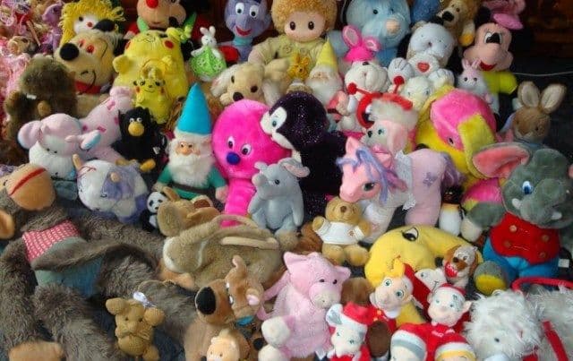 Suporterii FCM Dorohoi strâng figurine din pluș pentru primul meci din play-off. Vezi motivul!