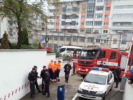 Autoturism distrus parţial într-un incendiu