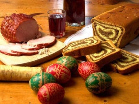 Obiceiuri de Paște: Încondeierea ouălor, primenirea casei şi înnoirea hainelor