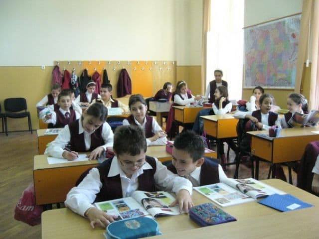 Evaluările naţionale pentru clasele a II-a, a IV-a şi a VI-a, amânate cu aproape o lună