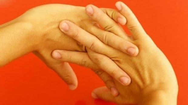 Îţi trosneşti gâtul sau degetele? Trebuie să citeşti asta