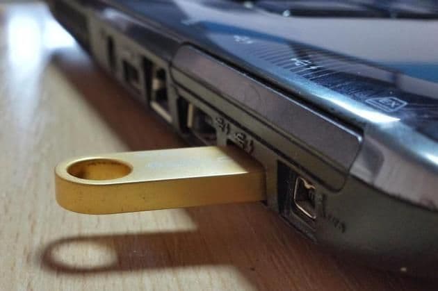 Cum să vă asiguraţi că nimeni nu mai poate recupera date de pe un stick USB de pe care aţi şters tot