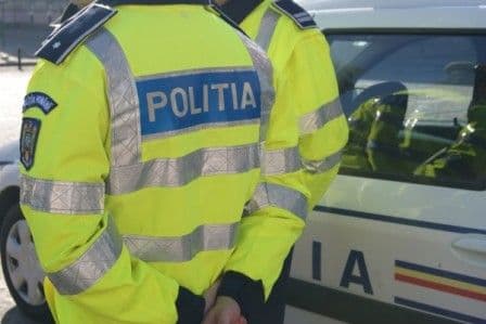 Cercetat de polițiști după ce a fost prins în Saucenița conducând beat un autoturism neînmatriculat