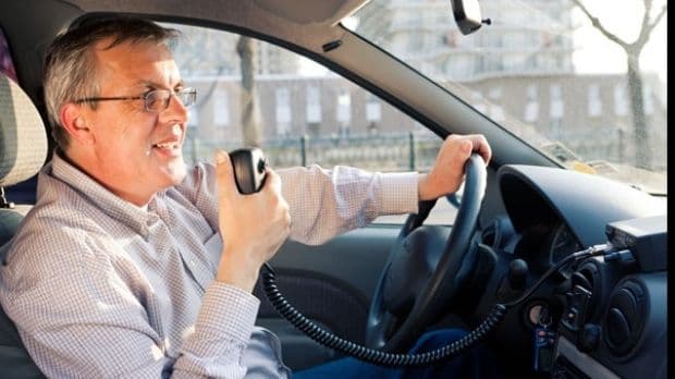 300.000 de maşini fentează zilnic radarele. Cât costă o staţie radio cu care este păcălită Poliţia Rutieră