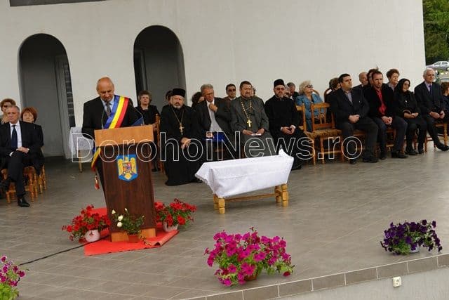 Amfiteatru inaugurat la Pomârla în prezenţa mai multor profesori universitari - FOTO
