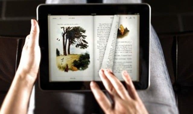 Adio manuale digitale! Ministerul Educaţiei este obligat să amâne licitaţia