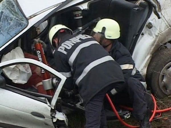 Accident grav în Suceava: O poliţistă a murit